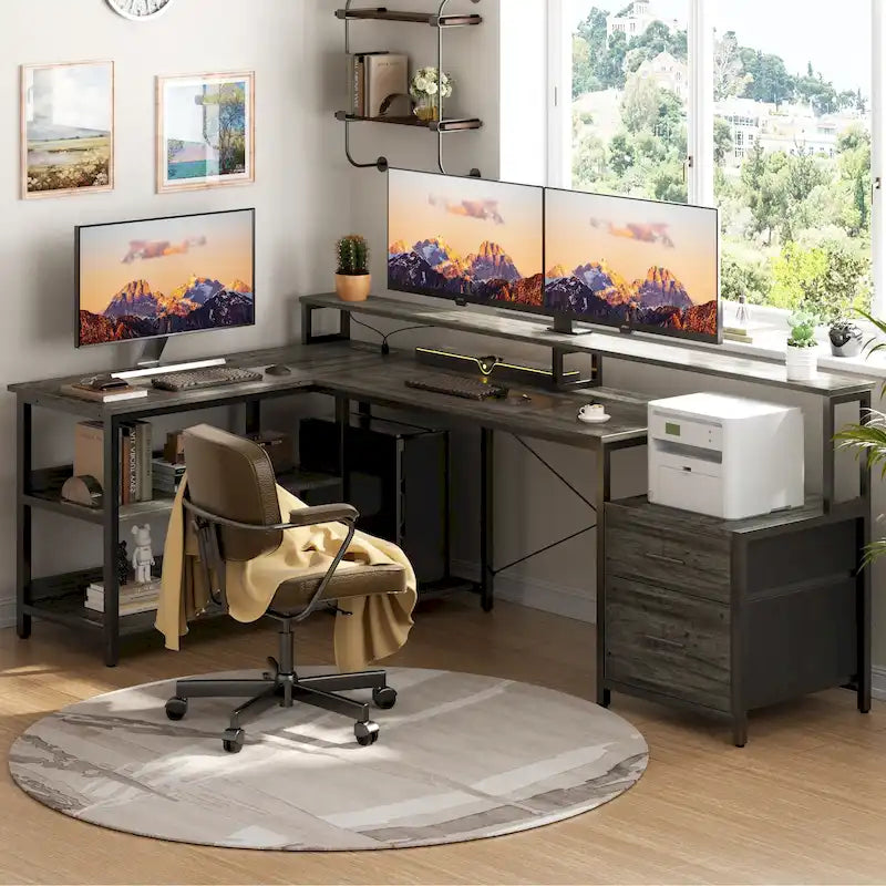Bureau d'angle réversible Chêne gris/Marron rustique/Chêne blanc/Noir/Blanc avec support d'écran, tiroirs classeurs, bande LED RGB et station de charge, pour 1 personne