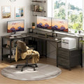 Bureau d'angle réversible Chêne gris/Marron rustique/Chêne blanc/Noir/Blanc avec support d'écran, tiroirs classeurs, bande LED RGB et station de charge, pour 1 personne