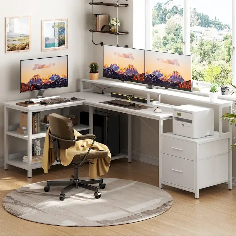 Bureau d'angle réversible Chêne gris/Marron rustique/Chêne blanc/Noir/Blanc avec support d'écran, tiroirs classeurs, bande LED RGB et station de charge, pour 1 personne