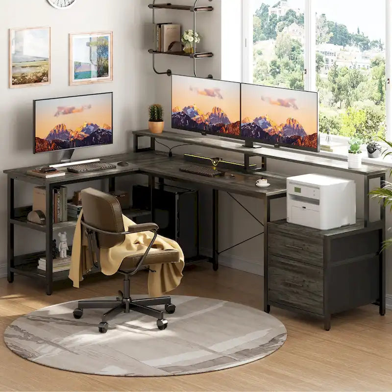 Bureau d'angle réversible Chêne gris/Marron rustique/Chêne blanc/Noir/Blanc avec support d'écran, tiroirs classeurs, bande LED RGB et station de charge, pour 1 personne