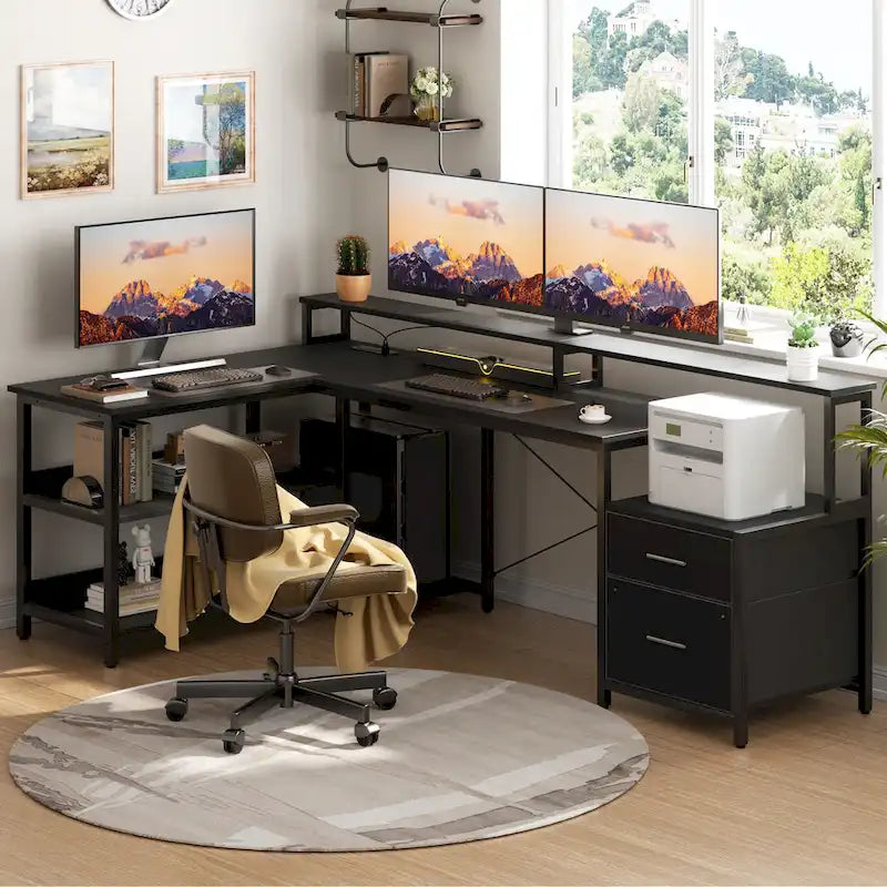 Bureau d'angle réversible Chêne gris/Marron rustique/Chêne blanc/Noir/Blanc avec support d'écran, tiroirs classeurs, bande LED RGB et station de charge, pour 1 personne