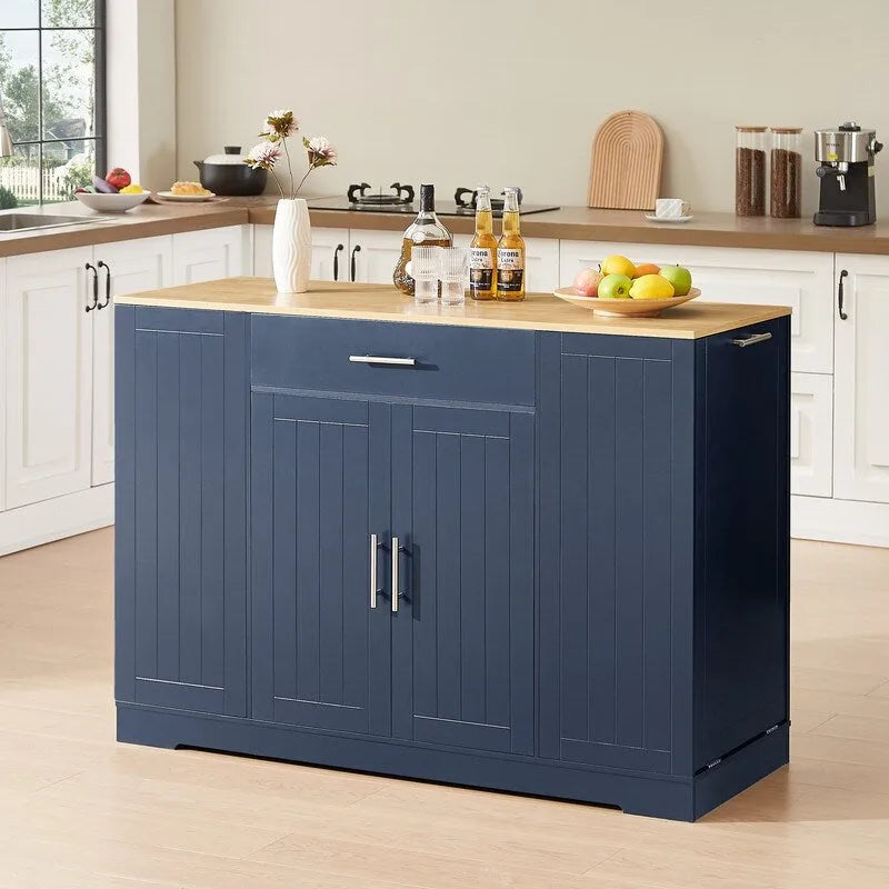 Îlot de cuisine moderne de style campagnard, blanc/bleu marine/noir, 134,6 cm, avec porte de grange, tiroir et meuble de poubelle encastré.