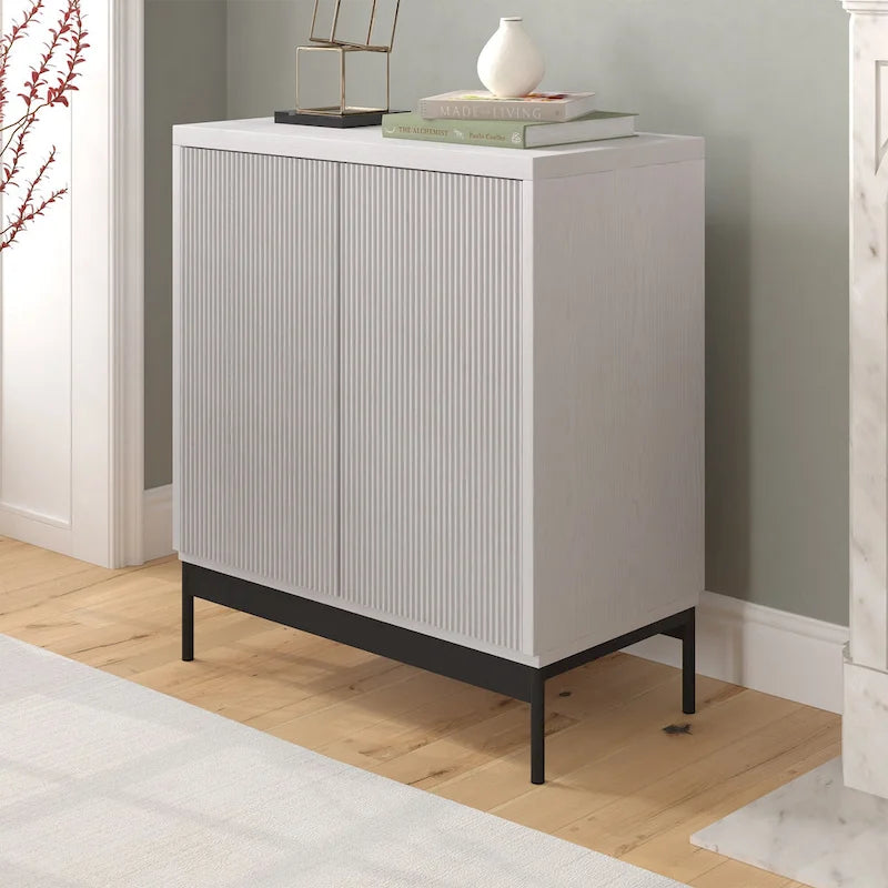 Meuble de rangement d'appoint en MDF, largeur 28 po, blanc/blanc aulne/grain noir, avec 2 portes battantes, tablette réglable et découpe pour la gestion des câbles