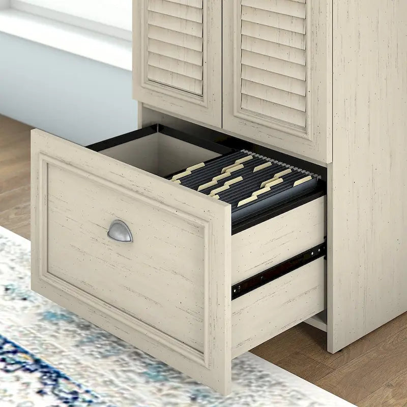 Classeur de style campagnard moderne avec portes à persiennes, 3 étagères et tiroir classeur à extension complète, blanc antique/gris Cape Cod/noir antique/gris planches