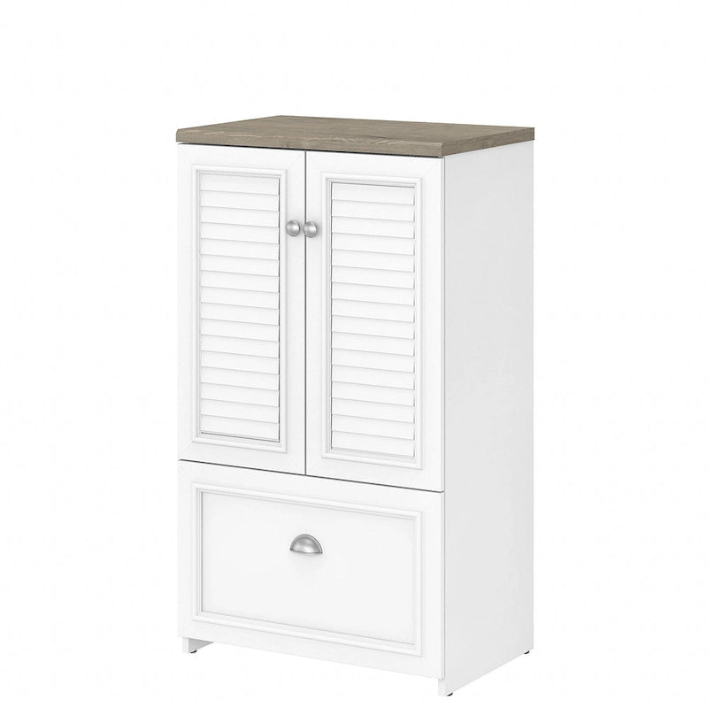 Classeur de style campagnard moderne avec portes à persiennes, 3 étagères et tiroir classeur à extension complète, blanc antique/gris Cape Cod/noir antique/gris planches