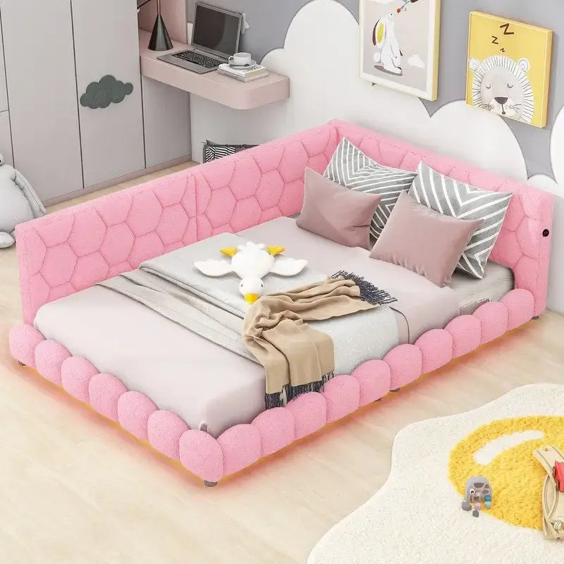 Lit plateforme pleine grandeur blanc/rose en tissu Teddy avec éclairage à bande LED et 2 ports USB, pour 2 personnes
