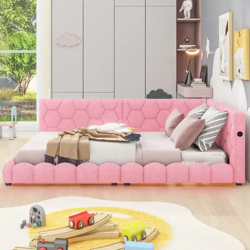 Lit plateforme pleine grandeur blanc/rose en tissu Teddy avec éclairage à bande LED et 2 ports USB, pour 2 personnes