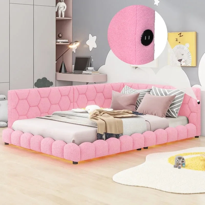Lit plateforme pleine grandeur blanc/rose en tissu Teddy avec éclairage à bande LED et 2 ports USB, pour 2 personnes