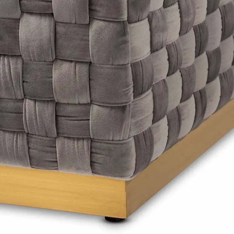 Ottoman de cocktail carré en velours gris avec base en métal doré, 1-2 places