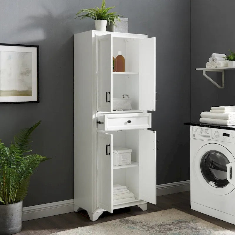 Armoire de rangement de cuisine de style transitoire vieilli blanc avec 2 armoires à double porte, 1 tiroir à extension complète et quincaillerie en laiton