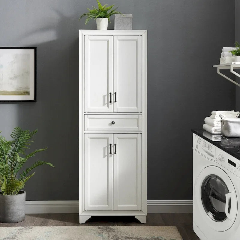 Armoire de rangement de cuisine de style transitoire vieilli blanc avec 2 armoires à double porte, 1 tiroir à extension complète et quincaillerie en laiton