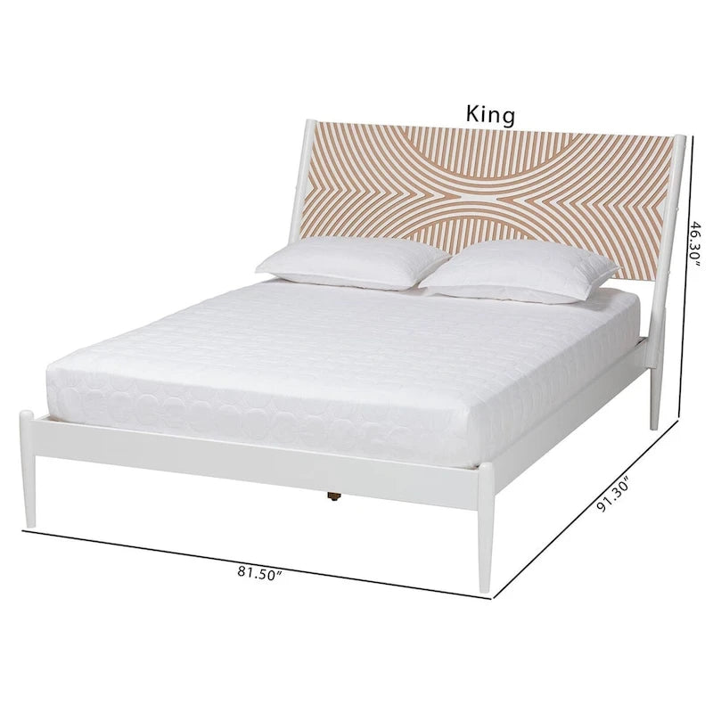 Lit plateforme côtier en bois d'hévéa blanc/brun naturel avec tête de lit géométrique sculptée et pieds fuselés, Queen/King, pour 2 personnes
