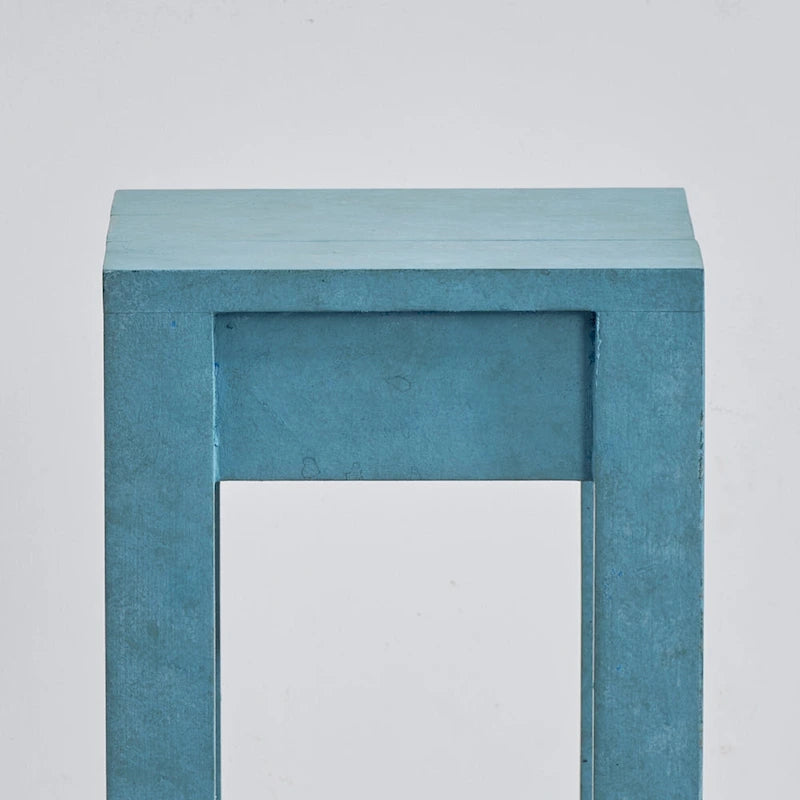 Table d'appoint / Table de chevet en bois massif carrée bleu-vert avec étagère ouverte, finition vieillie style vintage