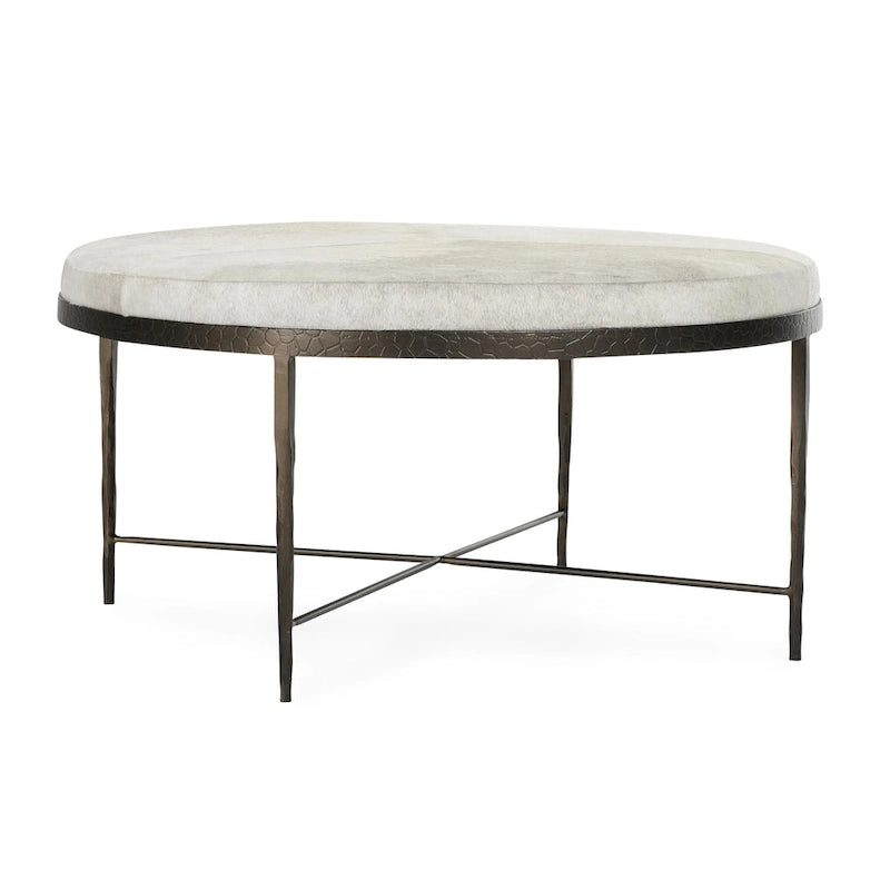 Table basse en patchwork de cuir et poils ivoire avec piètement en fer martelé