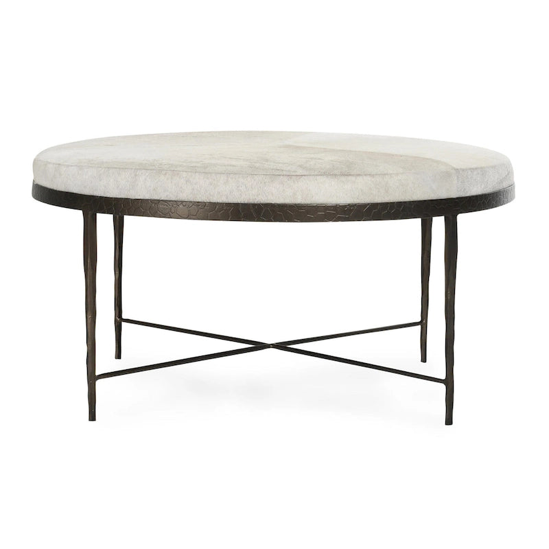 Table basse en patchwork de cuir et poils ivoire avec piètement en fer martelé