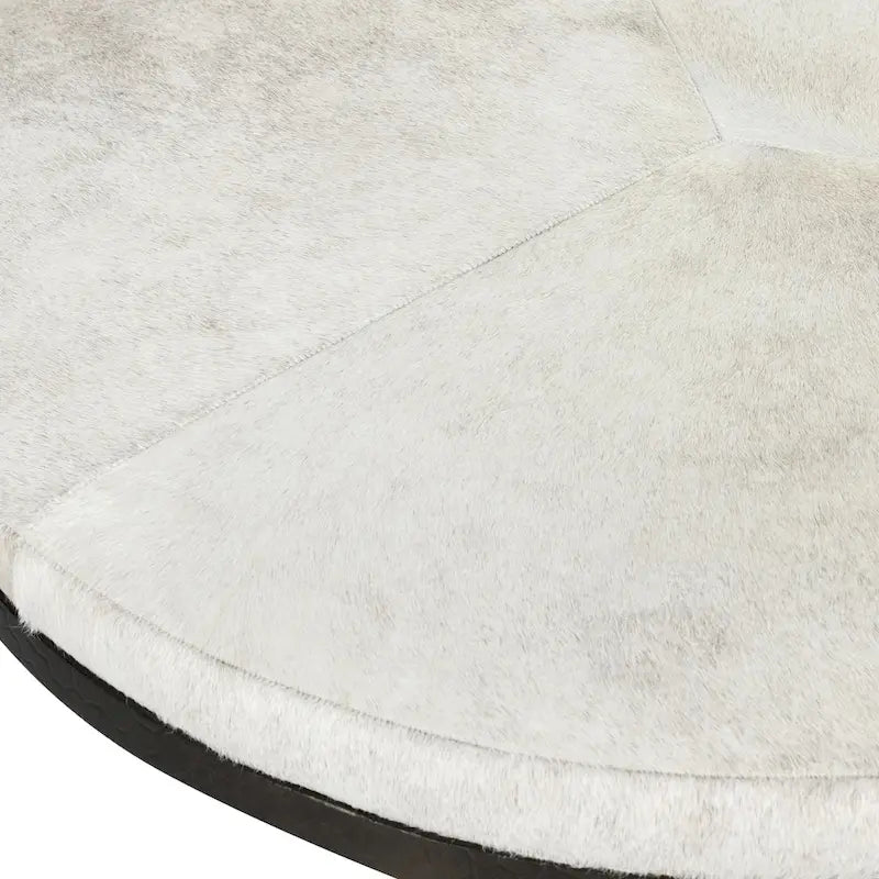 Table basse en patchwork de cuir et poils ivoire avec piètement en fer martelé