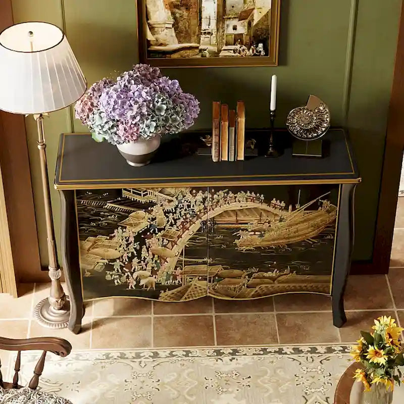 Buffet noir de style chinois peint à la main avec deux portes coulissantes, tiroirs et accents de feuille d'argent