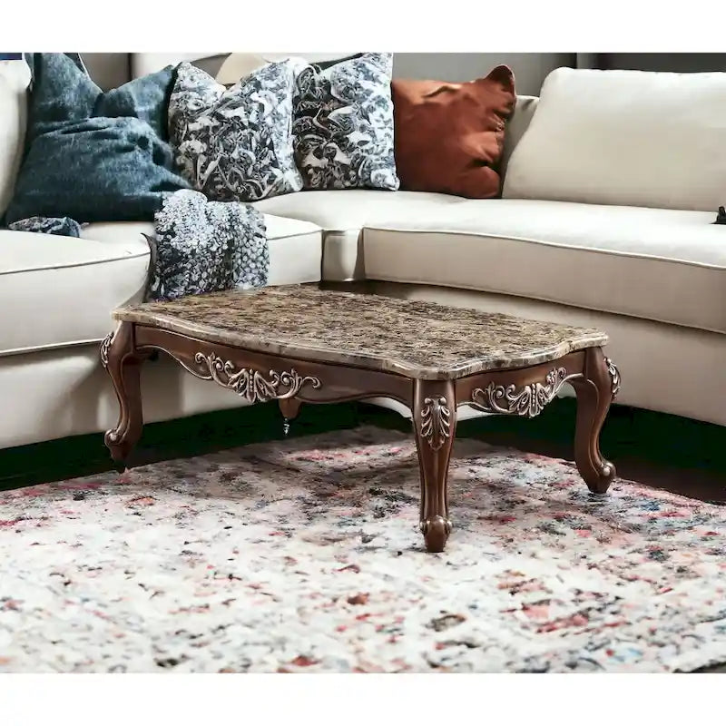 Table basse rectangulaire Brown & Oak de 57 po avec dessus en faux marbre et pieds Queen Anne